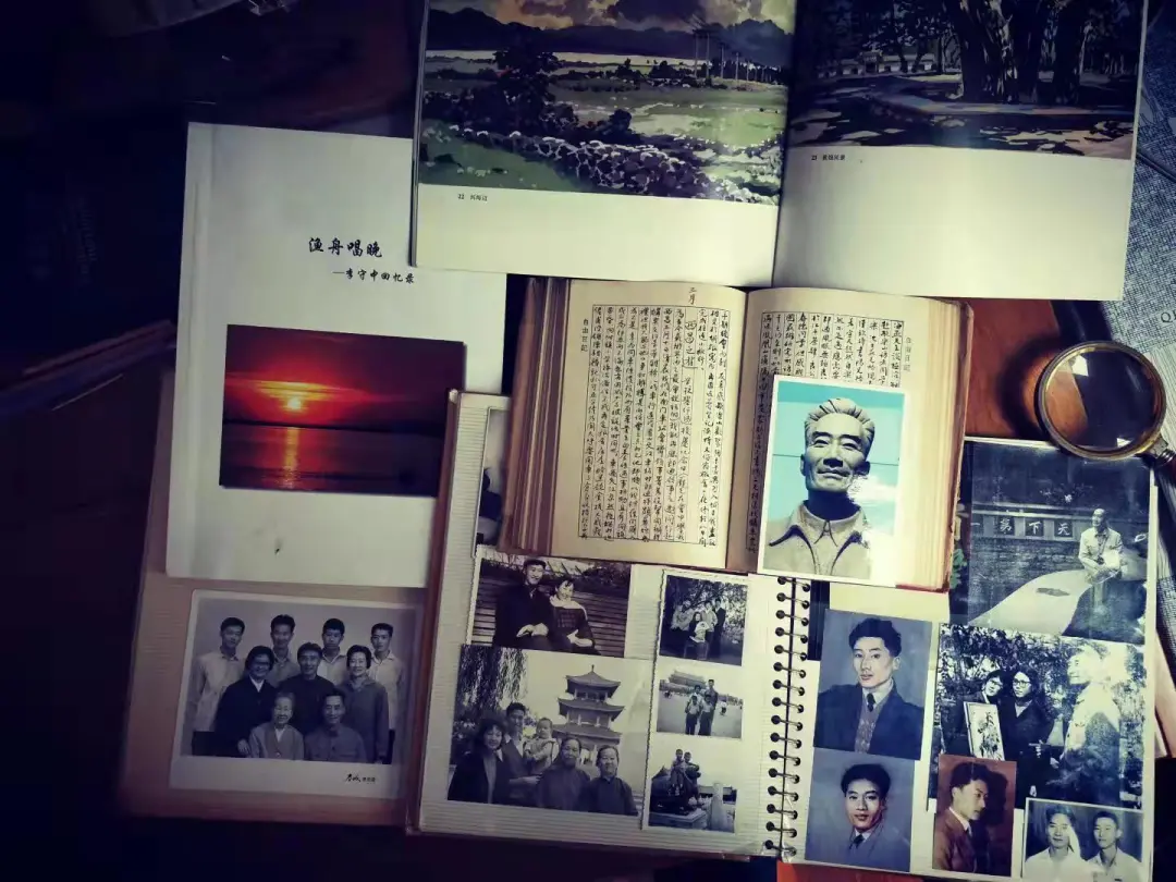 我爷爷李有行留下了几本日记，奇迹般地躲过了浩劫。他几十年事无巨细不间断的记录，是为我们李家的一笔珍贵的精神文化财富。