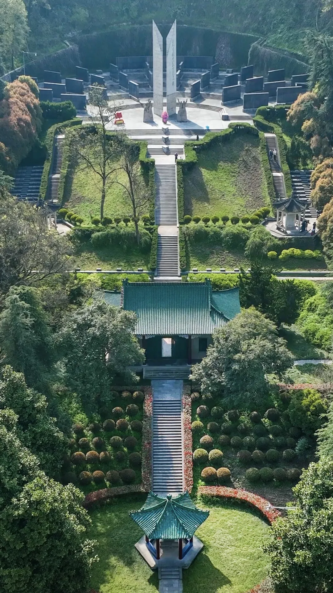俯瞰整个陵园