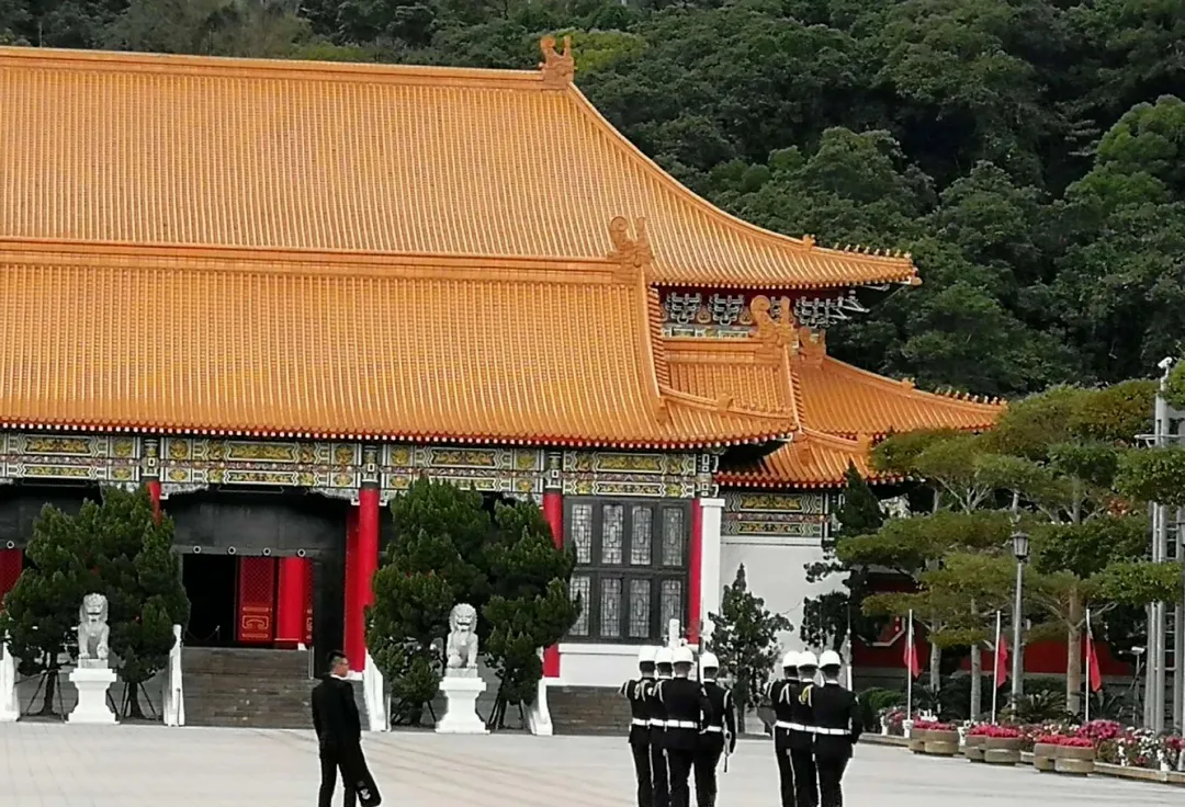整个忠烈祠陵园庄严肃穆，气度恢宏，终年有军礼仪仗队守护。